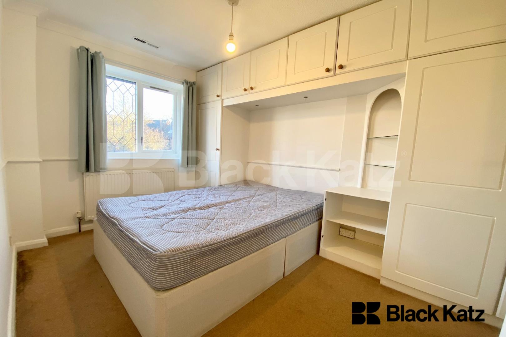 Two bedroomed house with study room, conservatory, parking & charming garden   Kinburn Street, Rotherhithe/Canada Water. 